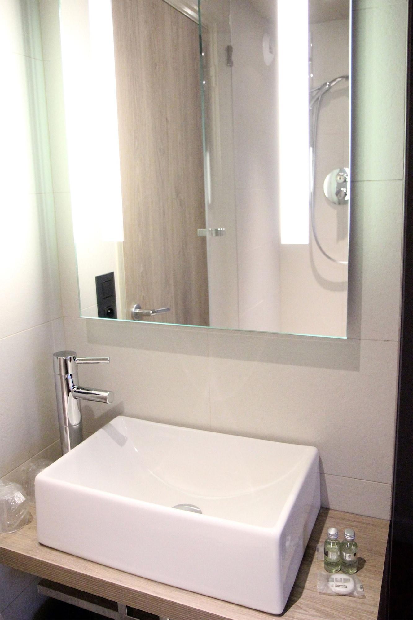 Western Le Montmartre – Saint Pierre 3*