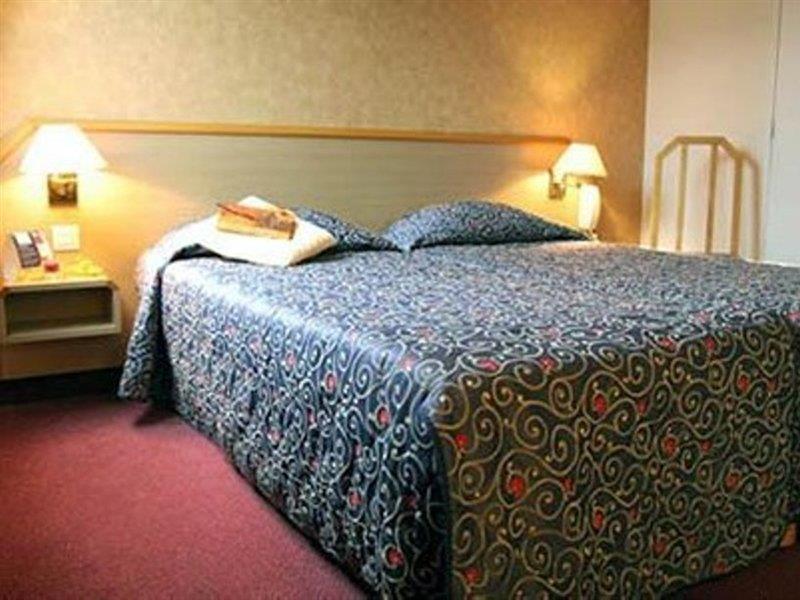 Western Le Montmartre – Saint Pierre Hotel