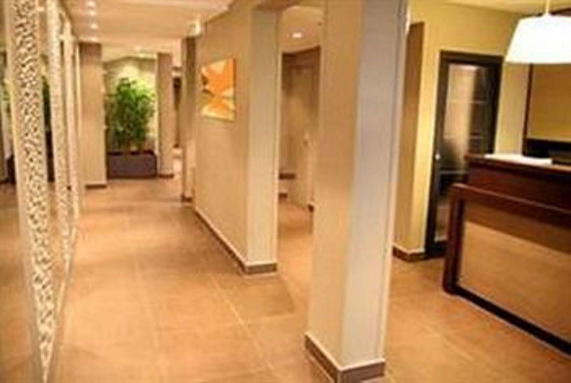 Western Le Montmartre – Saint Pierre Hotel Paris