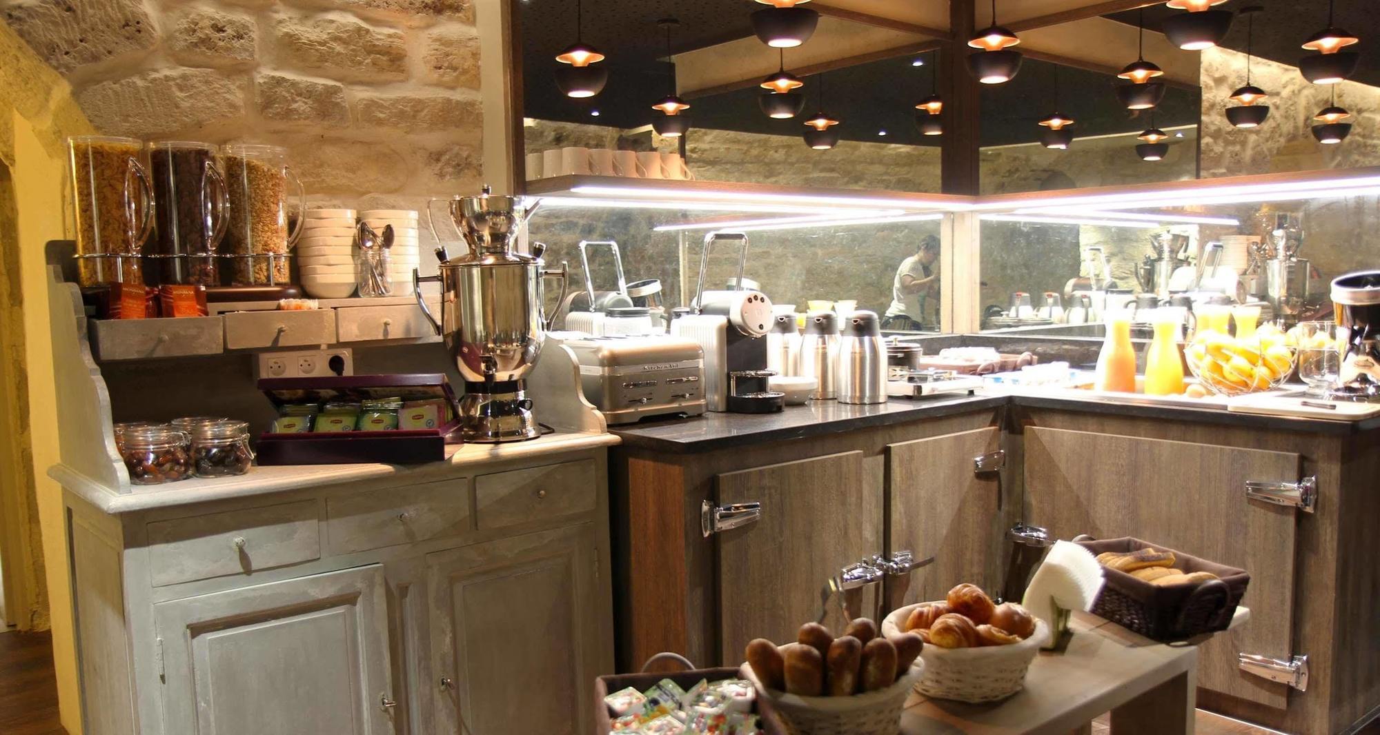 Western Le Montmartre – Saint Pierre 3*