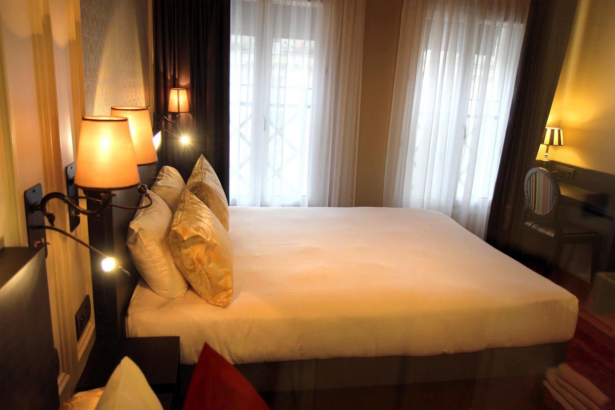 Western Le Montmartre – Saint Pierre 3*