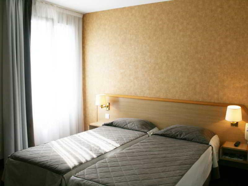 Western Le Montmartre – Saint Pierre Hotel Paris
